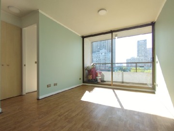 Departamento en venta en A una cuadra del metro toesca, Santiago - 2 dormitorios, 2 baños
