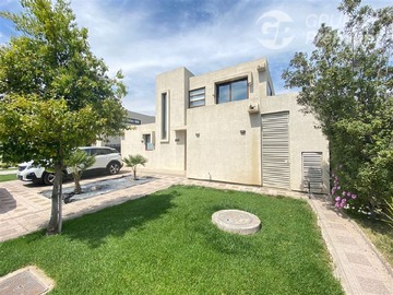 Casa en venta en Condominio Rukan, Colina - 3 dormitorios, 4 baños