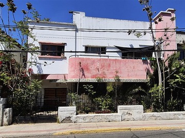 Casa en venta en Claudio Arrau / Seminario, Providencia - 7 dormitorios, 4 baños