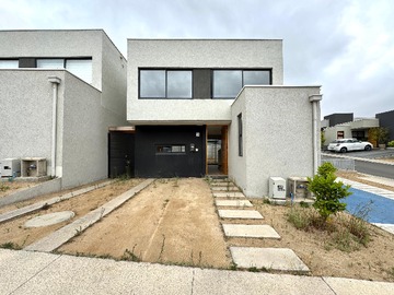 Casa en venta en Casa en Venta, Condominio Cerrado 6.000 UF, Quilpué.- - 3 dormitorios, 3 baños