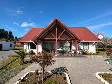 Casa en venta en Parcela con Hermosa Casa Construida en Quillón - 3 dormitorios, 3 baños