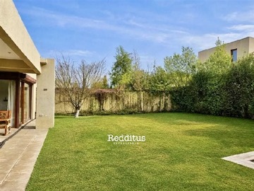 Casa en arriendo mensual en Avenida Los Rios, Colina - 6 dormitorios, 4 baños