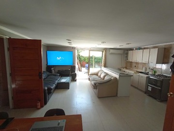 Casa en venta en Casa Comercial Av Las Parcelas/Maipú (74083), Maipú - 3 dormitorios, 2 baños