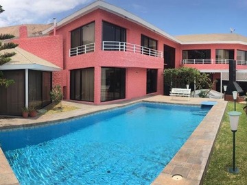 Casa en arriendo mensual en Travesía del Mirador con Subida del Sur, Antofagasta - 5 dormitorios, 4 baños