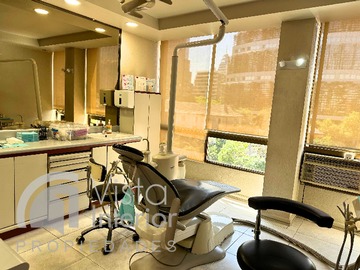 Oficina en arriendo mensual en Box Dental en Clínica Consolidada (167796), Providencia - 3 dormitorios, 2 baños