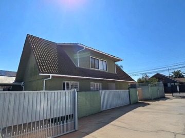 Casa en venta en Se Vende Propiedad Ubicada en Centro de Talagante - 4 dormitorios, 2 baños