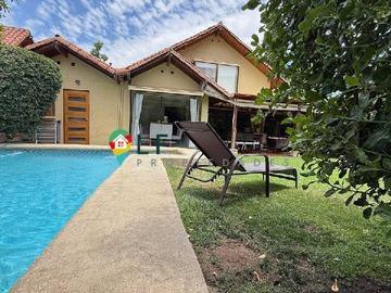 Casa en venta en amplios espacios, casa chilena en Huechuraba (175239), Huechuraba - 5 dormitorios, 5 baños