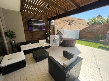 Casa en venta en Av. Quebrada de macul 8800, Peñalolén - 3 dormitorios, 3 baños
