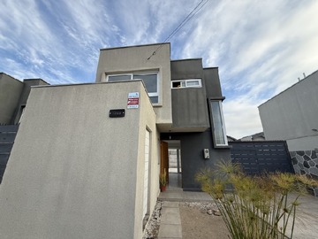Casa en arriendo mensual en Avenida los huertos n°1789, terraza san agustín, Coquimbo - 3 dormitorios, 2 baños