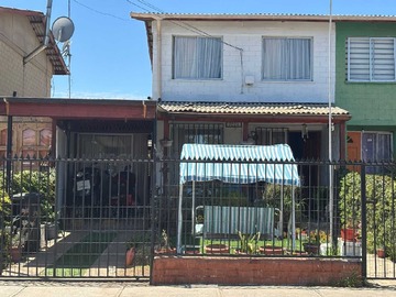 Casa en venta en Las Codornices, Isla de Maipo - 4 dormitorios, 2 baños