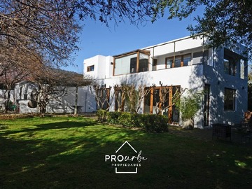 Casa en venta en Colegio Newland, Lo Barnechea - 4 dormitorios, 4 baños