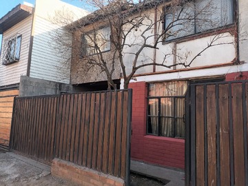 Casa en venta en Vendo Casa en Pudahuel, Pasaje Isla Magdalena - 4 dormitorios, 1 baño