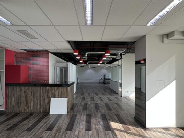 Oficina en arriendo mensual en Arrienda Oficina Av. las Condes San Damian 208 M2 UF 83