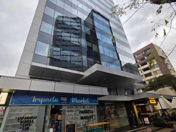 Oficina en arriendo mensual en Moderna Oficina con Estacionamiento en Providencia - 2 dormitorios, 1 baño