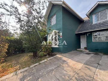Casa en venta en Camino del agua, Puente Alto - 4 dormitorios, 3 baños