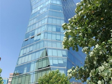 Oficina en arriendo mensual en Edificio Quantum en mejor sector de negocios de Las Condes, Las Condes - 1 dormitorio, 1 baño