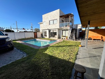 Casa en arriendo mensual en Casa 2 pisos, gran Quincho, piscina, Peñuelas (183104), Coquimbo - 4 dormitorios, 3 baños