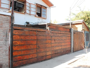 Casa en venta en Los Textiles 5624, Peñalolén - 5 dormitorios, 2 baños