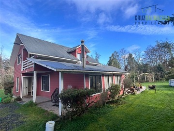 Casa en arriendo mensual en Casa en parcela esquina a orilla de carretera - Las Vegas de Chamiza, Puerto Montt - 3 dormitorios, 2 baños