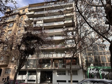 Departamento en venta en Como departamento en venta ubicado frente parque forestal, Santiago - 3 dormitorios, 2 baños