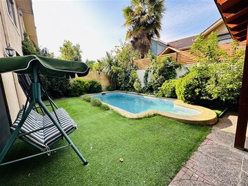 Casa en venta en Cerca de Avenida Consistorial, Peñalolén - 4 dormitorios, 3 baños