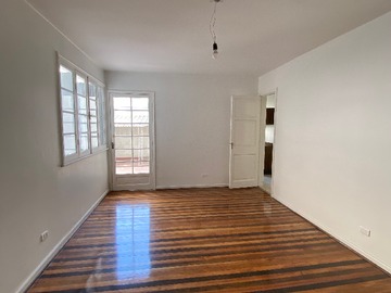 Casa en venta en Casa Duplex con Amplio Patio a Pasos del Barrio Italia - 6 dormitorios, 4 baños