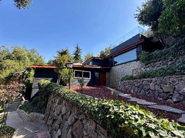 Casa en venta en Amplia Casa con Diseño Moderno (174597), Vitacura - 3 dormitorios, 5 baños