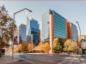 Local Comercial en arriendo mensual en Arrienda Local Barrio el Golf 90 M2 UF 65 las Condes