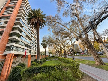 Departamento en venta en Hermoso Departamento, con vista privilegiada, Quincho, piscina, gimnasio, conserjería 24/7, Providencia - 2 dormitorios, 2 baños