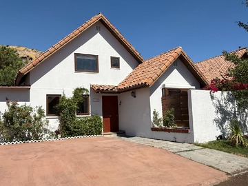 Arriendo Mensual / Casa / Colina