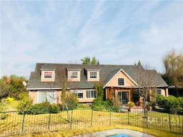 Casa en venta en Camino Carampangue esquina El Castillo, Isla de Maipo - 5 dormitorios, 5 baños