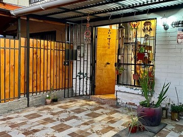 Casa en venta en Casa en venta 2 dormitorios - 1 baño - antejardin, Puente Alto - 2 dormitorios, 1 baño