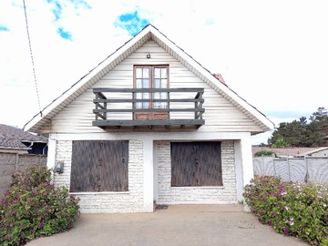 Casa en venta en Avenida Piedra del Trueno, El Quisco - 3 dormitorios, 2 baños