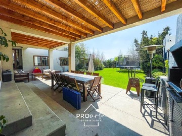 Casa en venta en Condominio Los Bosques II, Barrio Piedra Roja Chicureo, Colina - 5 dormitorios, 5 baños