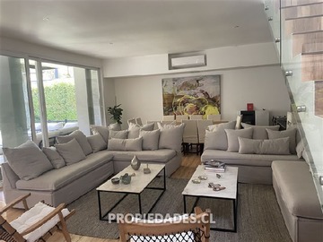 Casa en venta en Av. Central / La Reserva, Colina - 5 dormitorios, 5 baños