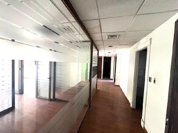 Oficina en venta en Oficina 169 m² santiago centro | oportunidad bancaria, Santiago - 8 dormitorios, 4 baños