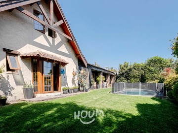 Casa en venta en San Ramón Oriente, Las Condes - 7 dormitorios, 6 baños