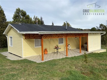 Terreno en venta en Cabaña en terreno de 9.388 m2 - Chinquihue Alto, Puerto Montt - 2 dormitorios, 1 baño