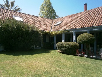 Casa en venta en Hermosa Casa En Pasaje, Amplio Terreno (109620), Las Condes - 5 dormitorios, 3 baños