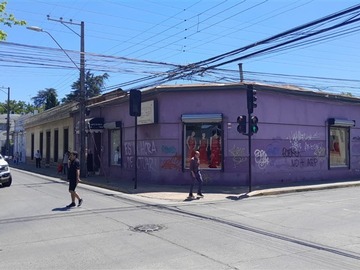Local Comercial en venta en Centro Cívico, a una cuadra de la Plaza de Armas, Curicó - 4 baños