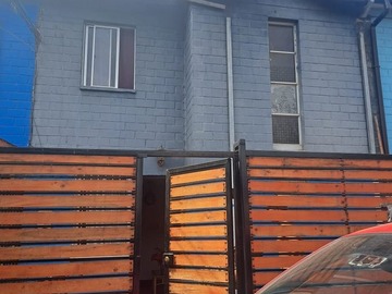 Casa en venta en Casa Excelente para Inversión Prof. Angélica Soto Lampa. - 4 dormitorios, 1 baño