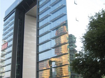 Local Comercial en arriendo mensual en Kennedy lateral / Luis Carrera, Vitacura - 3 baños