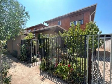 Casa en arriendo mensual en Amplia casa cercana a avenida miraflores, peñaflor, Peñaflor - 3 dormitorios, 3 baños