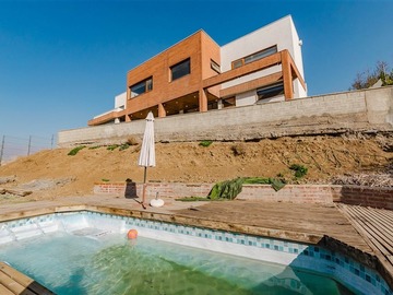 Casa en venta en Los Trapenses, Lo Barnechea - 6 dormitorios, 6 baños