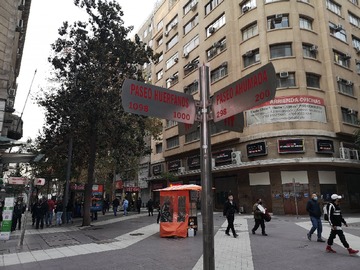Oficina en venta en Huérfanos 1022, Santiago - 3 dormitorios, 2 baños
