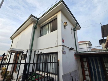 Casa en venta en Centro, Quilpué - 3 dormitorios, 2 baños