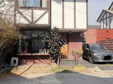 Casa en arriendo mensual en Lynch norte con larrain, La Reina - 4 dormitorios, 3 baños