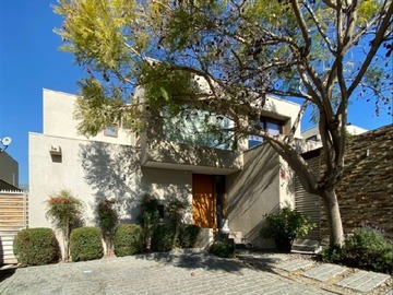 Casa en venta en Av. Chamisero 16360, Colina - 5 dormitorios, 5 baños