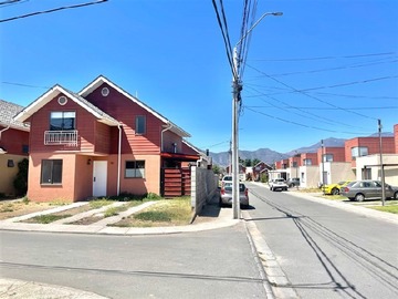 Casa en arriendo mensual en Avenida Santa Cruz 291. La Cruz, La Cruz - 4 dormitorios
