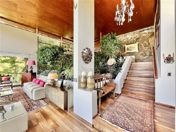 Casa en venta en Via Roja / Via Naranja, Vitacura - 5 dormitorios, 4 baños